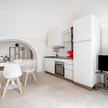 Guesthost - Borgo Lucia Trulli With Pool Сельва-ди-Фазано