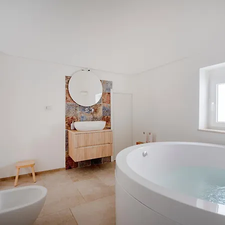 Guesthost - Borgo Lucia Trulli With Pool Дом отдыха Сельва-ди-Фазано