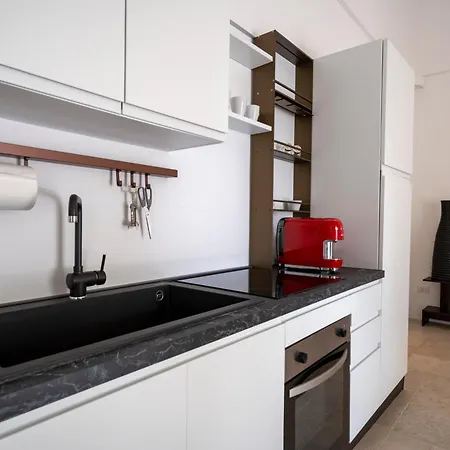 Дом отдыха Guesthost - Borgo Lucia Trulli With Pool Сельва-ди-Фазано